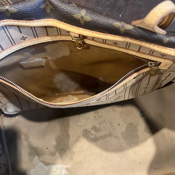 Louis Vuitton Neverfull Bag - Picture 5 of 7